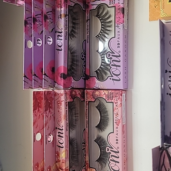 Ioni lashes - Picture 3 of 6